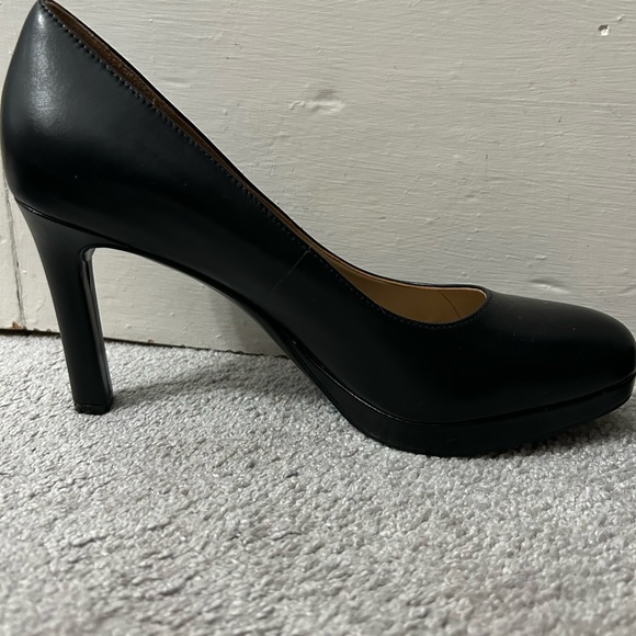 Naturalizer black leather heels model michelle - Picture 3 of 5